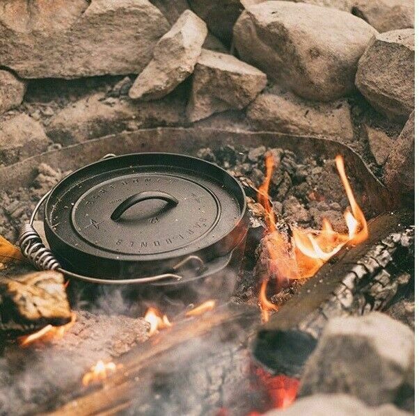 Barebones Living Cast Iron Dutch Oven 4 Quart Capacity Steaming And Venting E307 -Barebones Living - Survivor Hand Precision Knives & Outdoor Gear Store