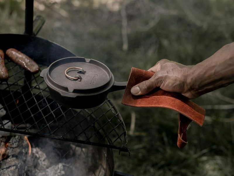 Barebones Living Leather Hot Pad Black / Terracotta Dimensions: 7.375" x 7.375" E411 -Barebones Living - Survivor Hand Precision Knives & Outdoor Gear Store